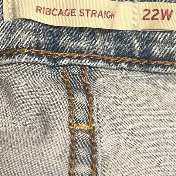 Levi's Women's Ribcage Straight Leg Jeans in Light Wash Blue Size 22W - Picture 6 of 9